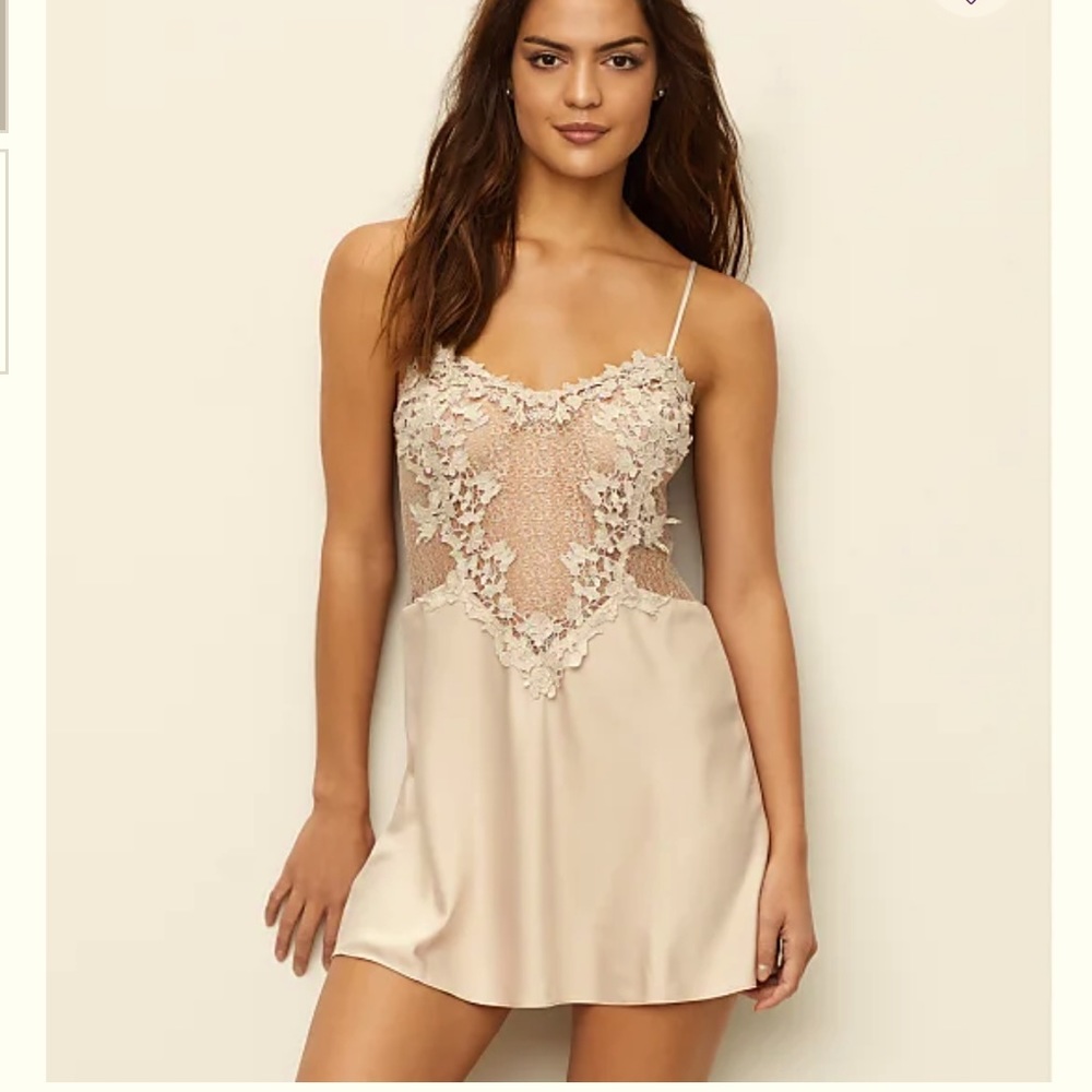 Flora Nikrooz Showstopper Charmeuse Chemise in champagne, XS, NWTs